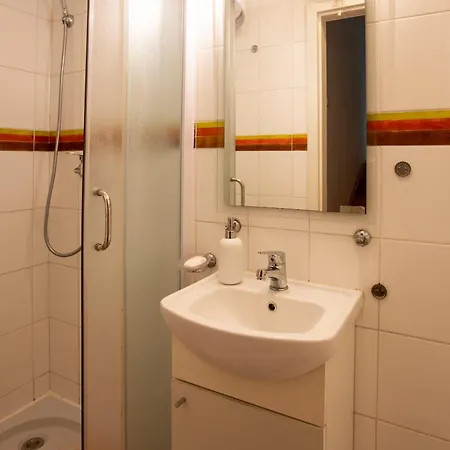 Guest house Cozy With Own Bathroom In The Old Town *